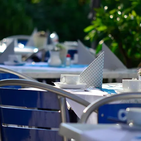 Happy By Thomas Strugger 3* 克鲁彭多夫