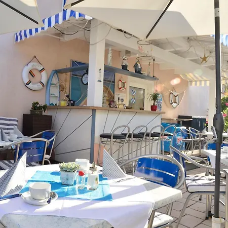 Happy By Thomas Strugger Penzion