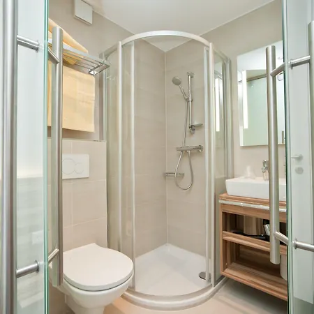 Happy By Thomas Strugger Pensión Krumpendorf