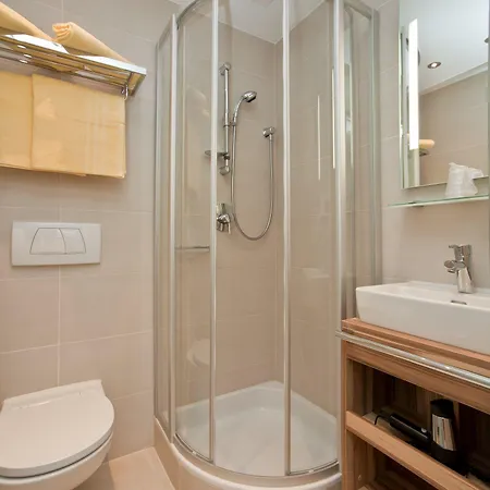 Happy By Thomas Strugger 招待所 克鲁彭多夫