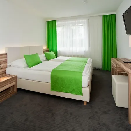 招待所 Happy By Thomas Strugger