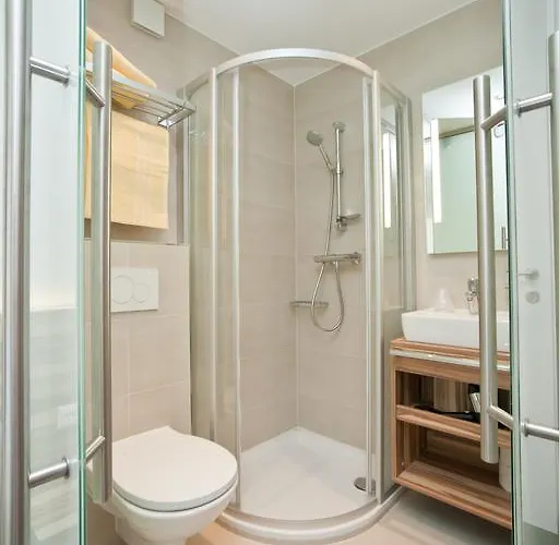 Happy By Thomas Strugger 3*