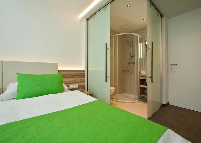 Happy By Thomas Strugger 3*