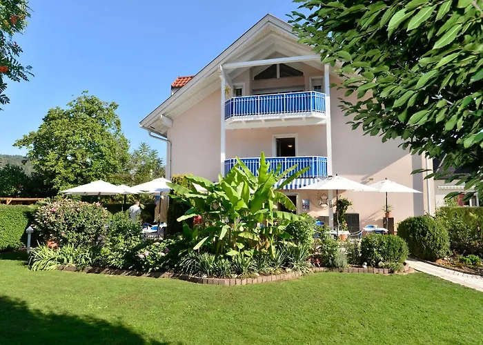 Happy By Thomas Strugger Крумпендорф