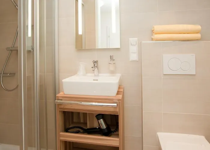 Happy By Thomas Strugger Крумпендорф