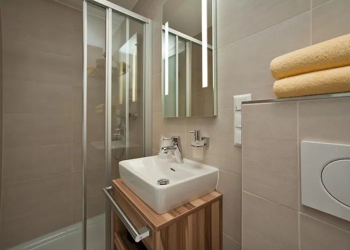 Happy By Thomas Strugger Крумпендорф