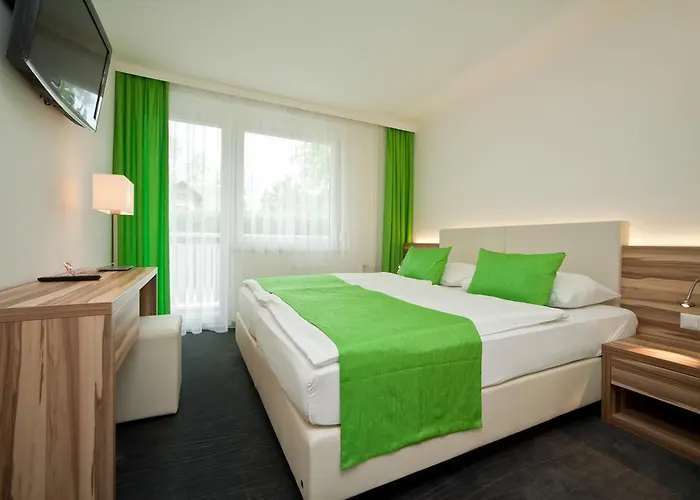 Happy By Thomas Strugger 3*